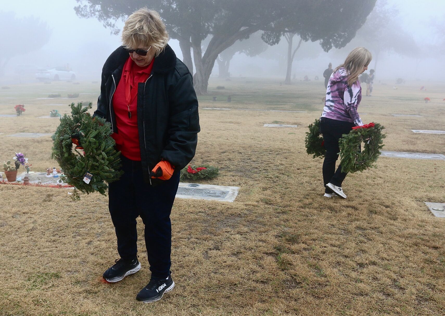 121922-han-photo-cemetery-wreath-5
